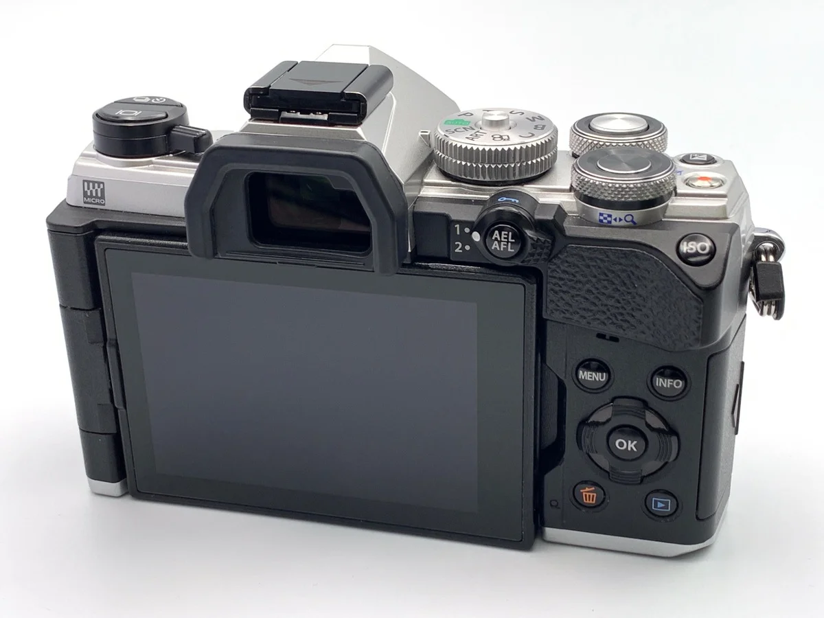 Olympus OM SYSTEM OM-5 - Thumbnail 2