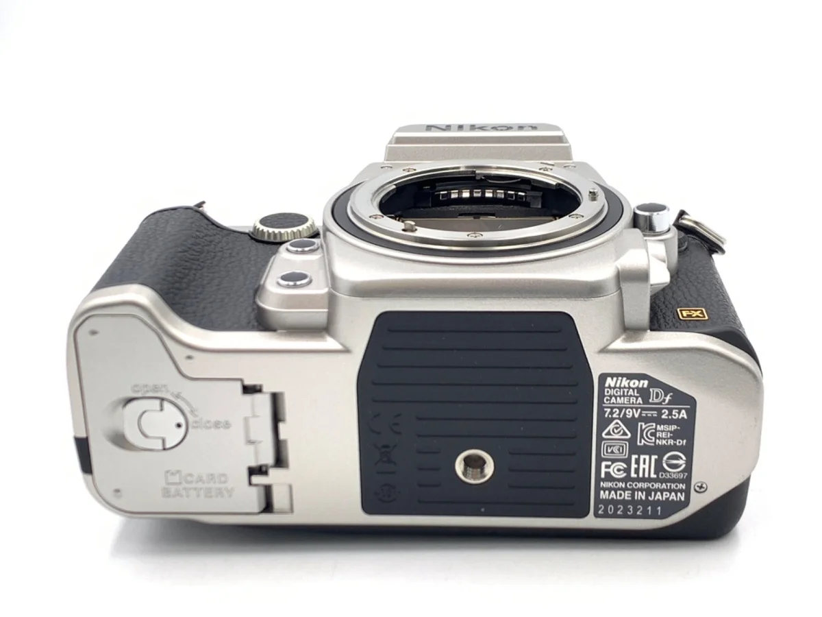 Nikon Df - Thumbnail 3