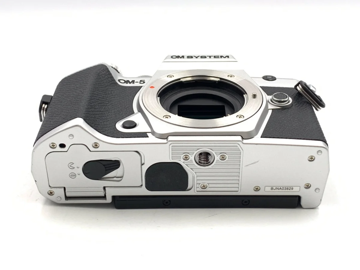 Olympus OM SYSTEM OM-5 - Thumbnail 3