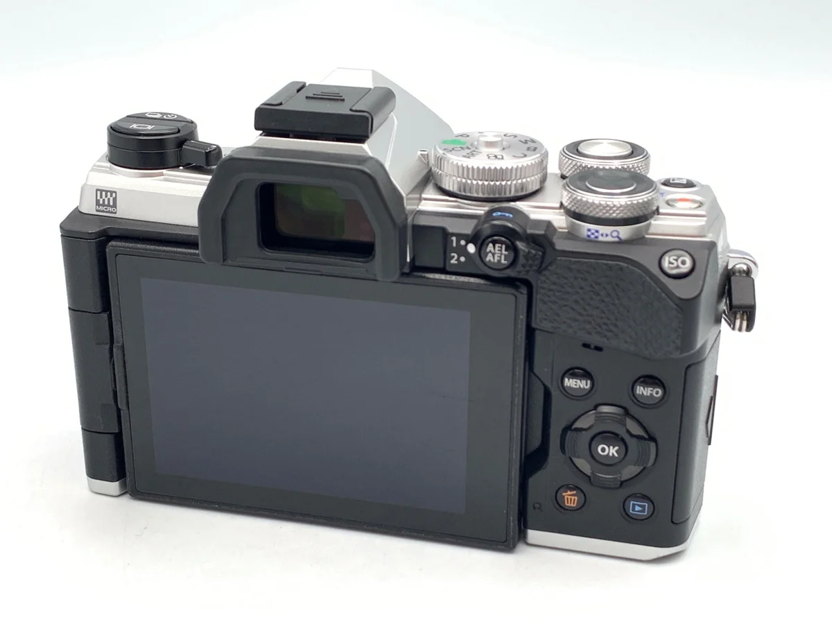 Olympus OM SYSTEM OM-5 - Thumbnail 2