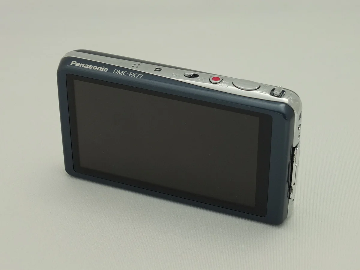 Panasonic LUMIX DMC-FX77 - Thumbnail 2
