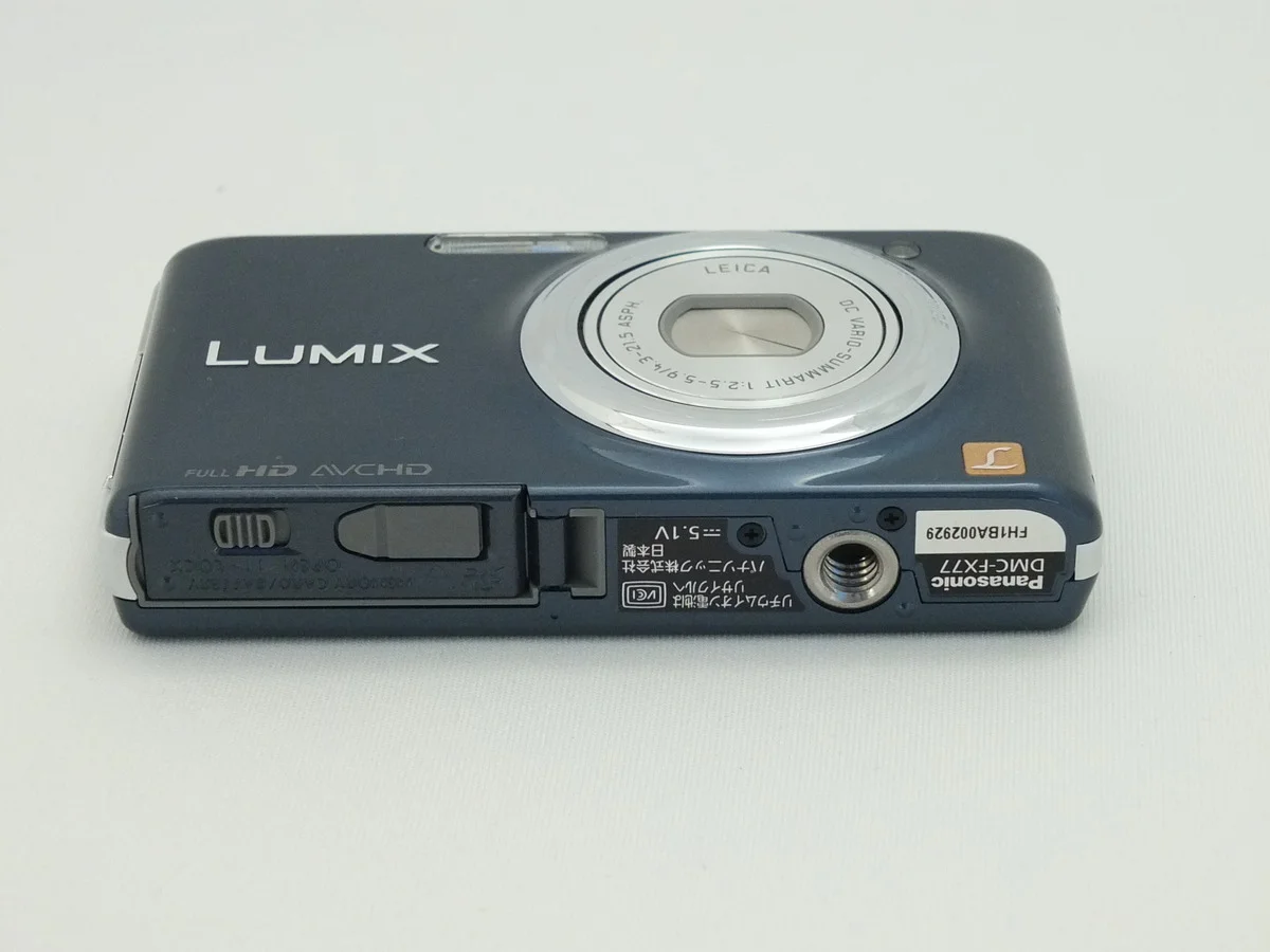 Panasonic LUMIX DMC-FX77 - Thumbnail 3
