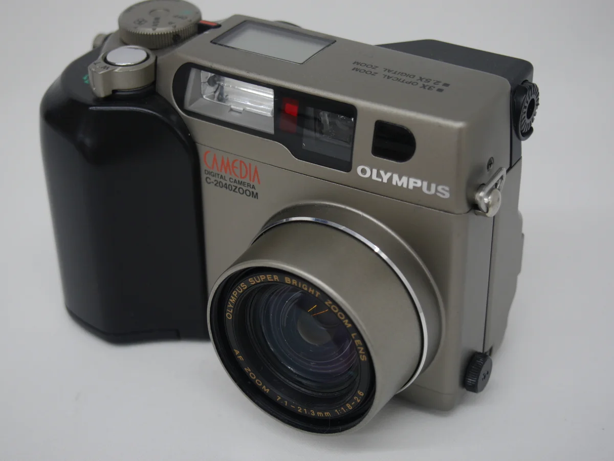 Olympus CAMEDIA C-2040 ZOOM 202