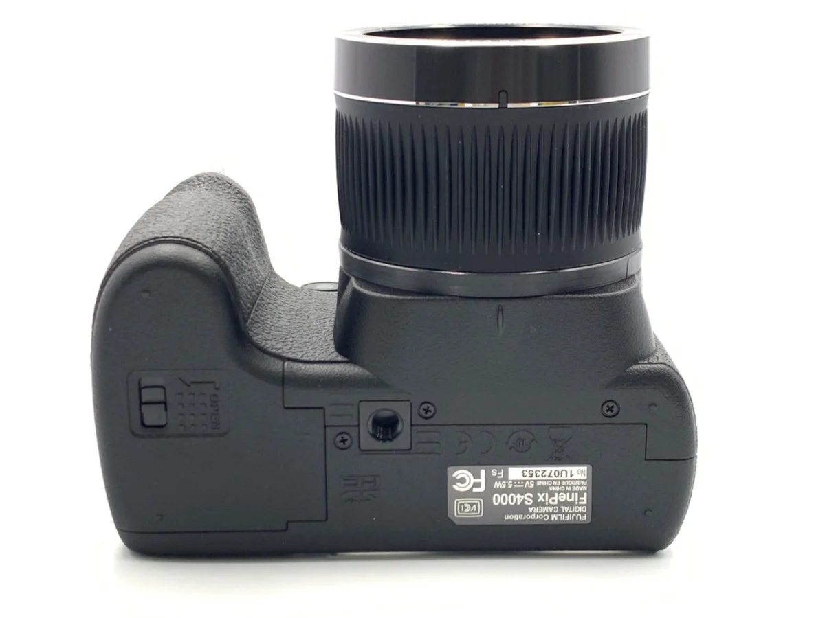 Fujifilm FinePix S4000 - Thumbnail 3