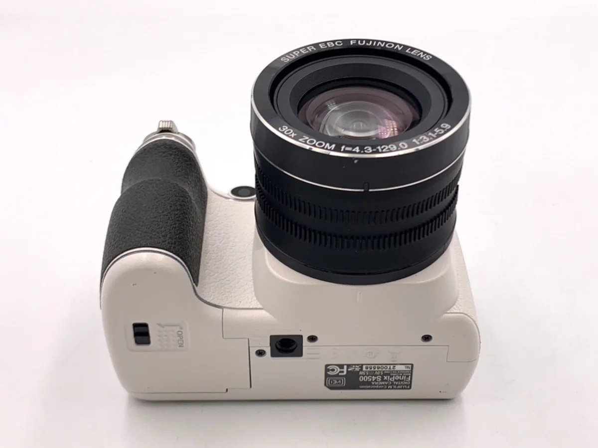 Fujifilm FinePix S4500 - Thumbnail 3