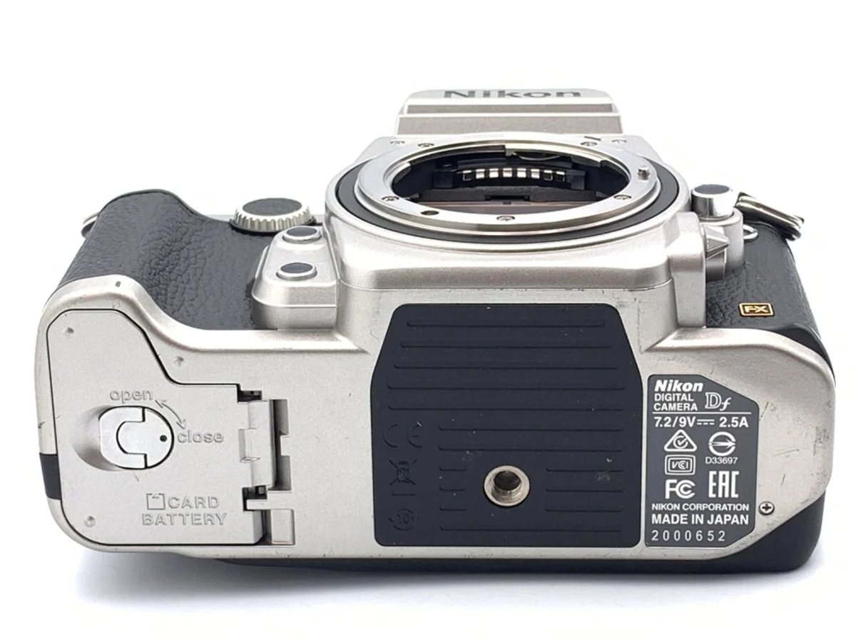 Nikon Df - Thumbnail 3