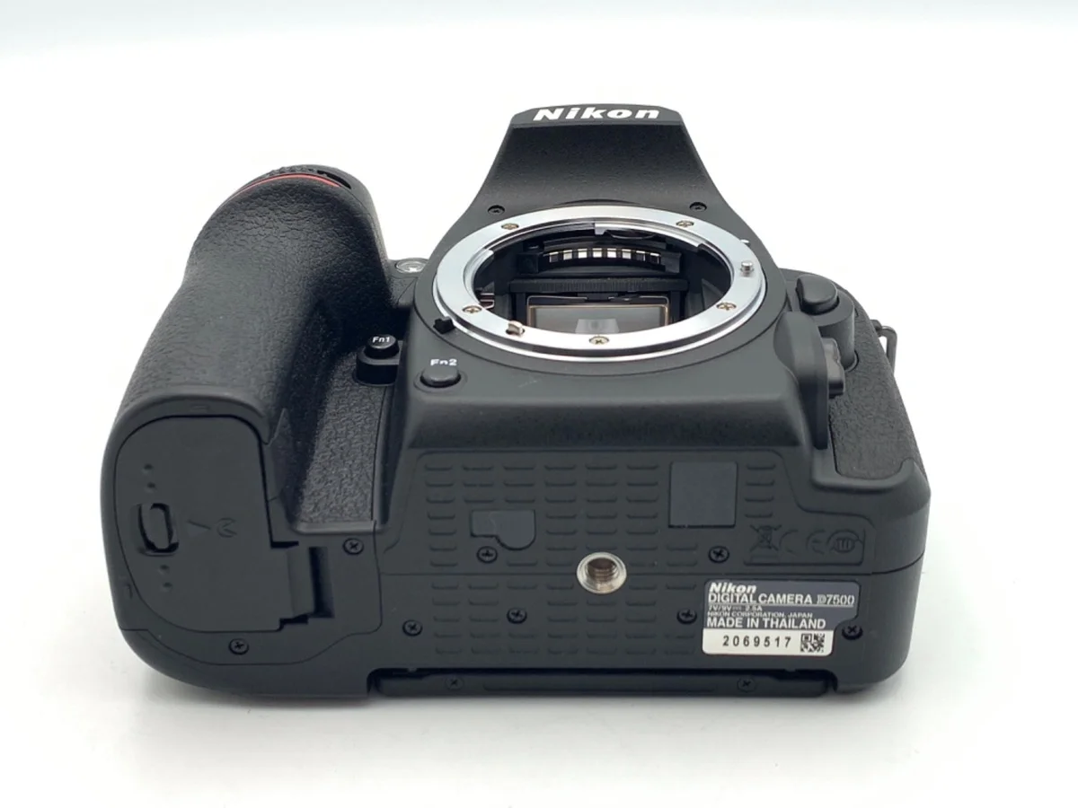 Nikon D7500 - Thumbnail 3