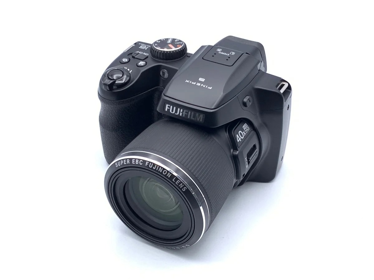 Fujifilm FinePix S8200