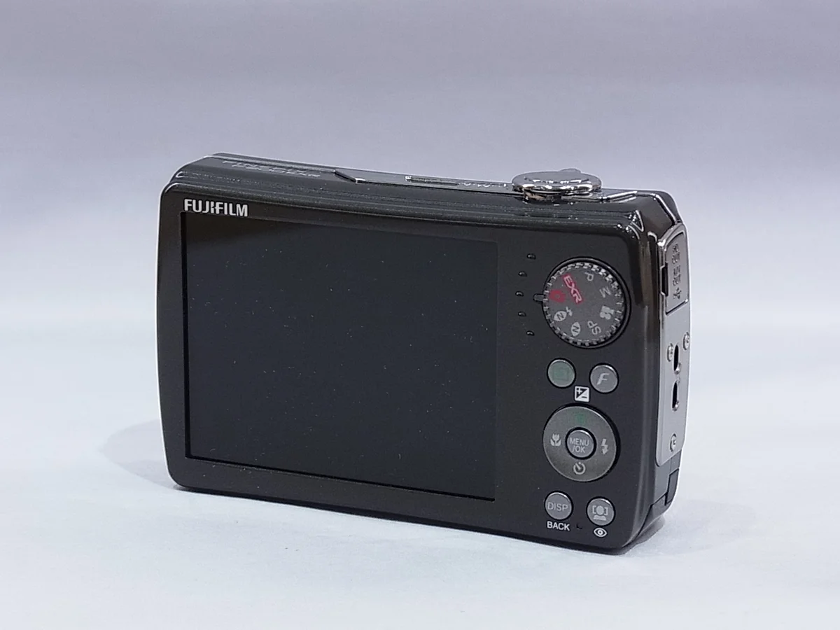 Fujifilm FinePix F200EXR - Thumbnail 2