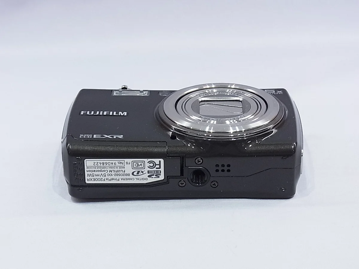 Fujifilm FinePix F200EXR - Thumbnail 3