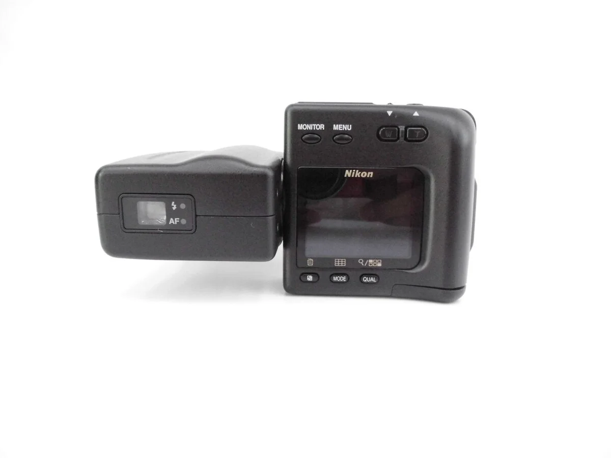 Nikon COOLPIX 950 ( 950) - Thumbnail 2