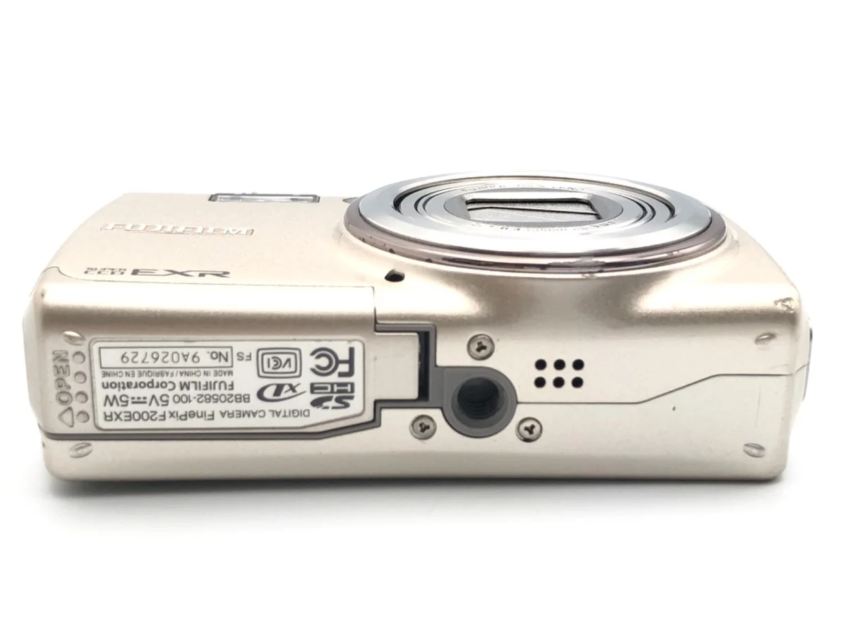 Fujifilm FinePix F200EXR - Thumbnail 3