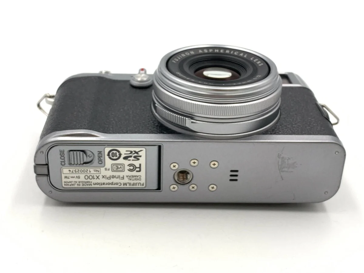 Fujifilm FinePix X100 - Thumbnail 3