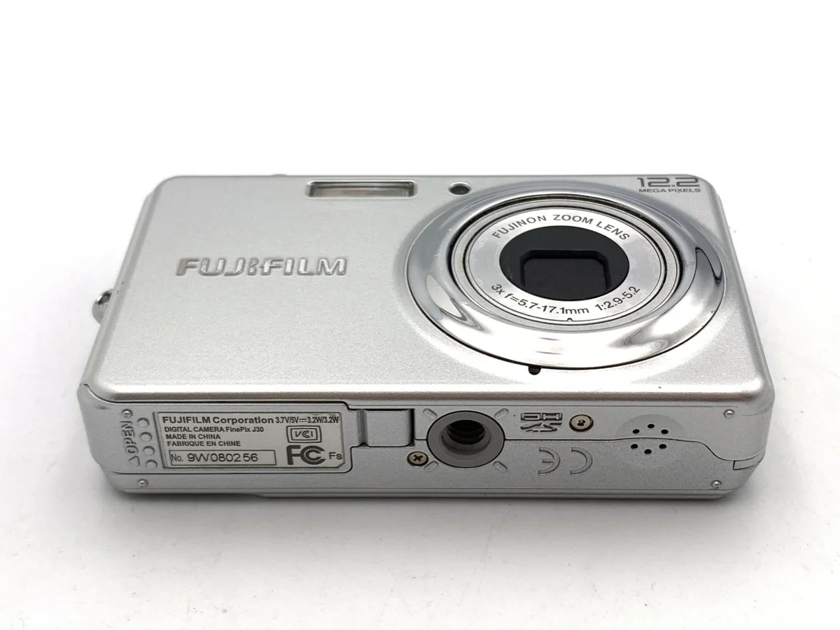 Fujifilm FinePix J30 1220 - Thumbnail 3