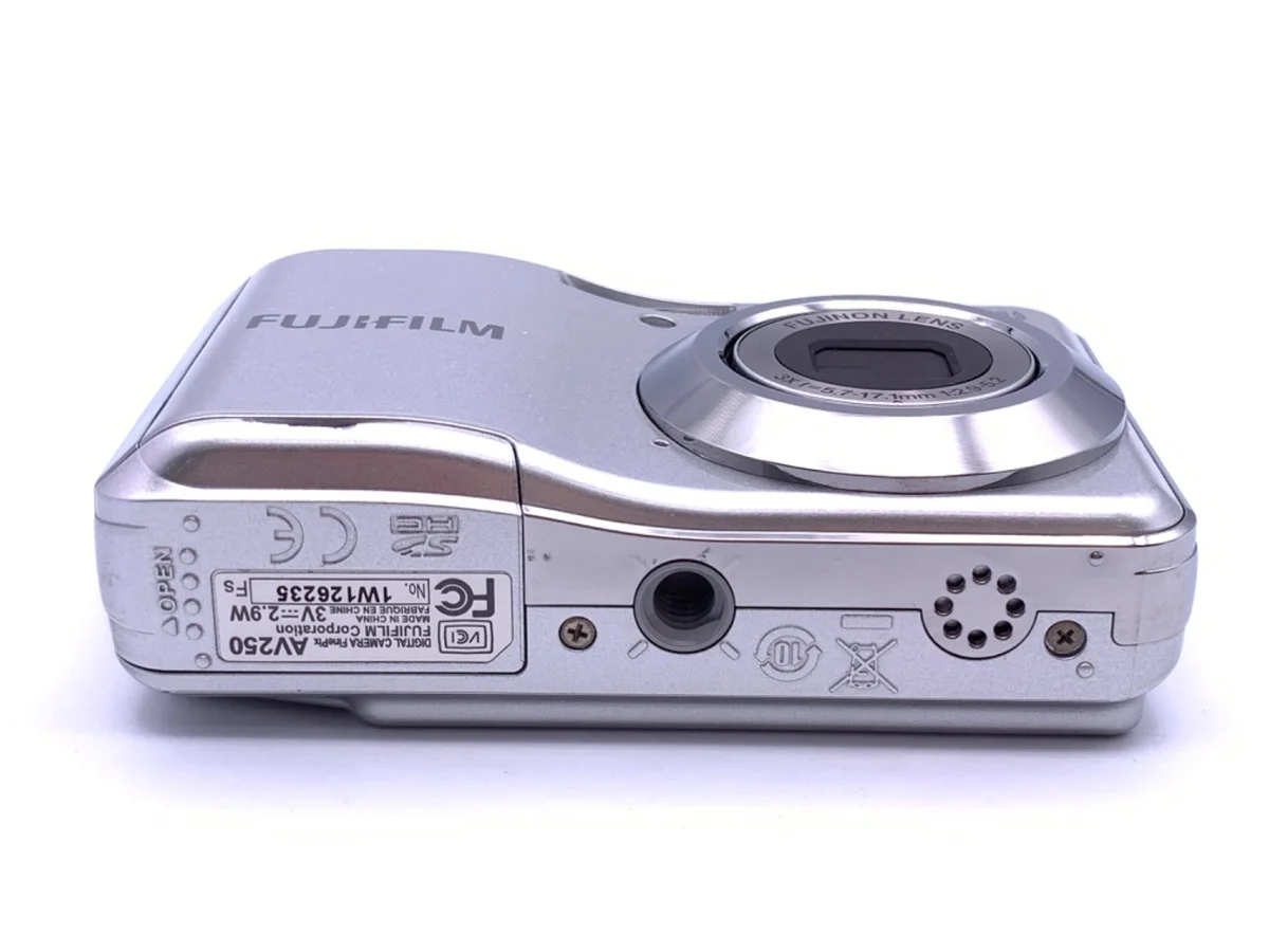 Fujifilm FinePix AV250 - Thumbnail 3