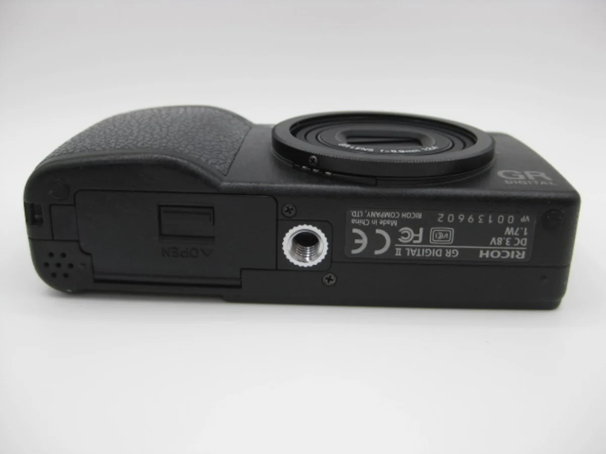 Ricoh GR DIGITAL II - Thumbnail 3