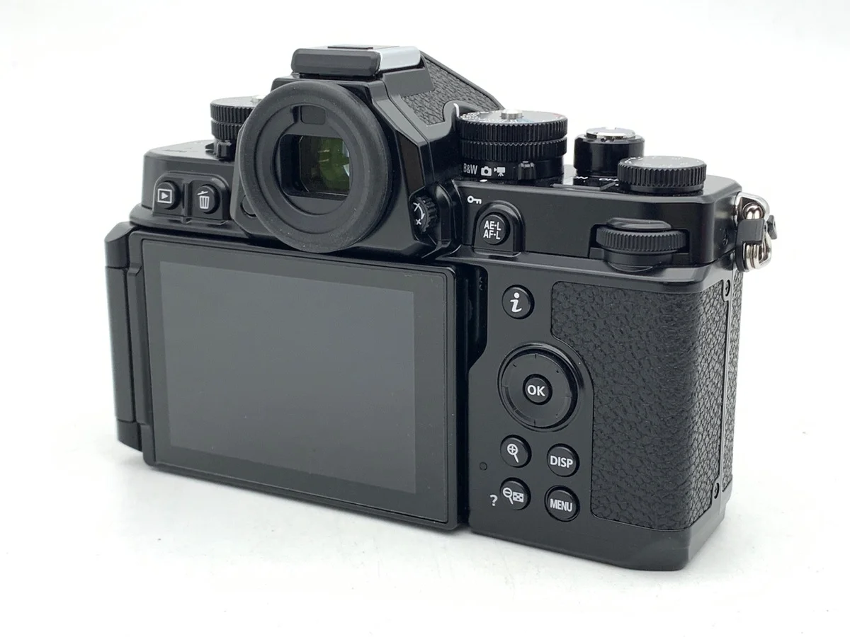 Nikon Zf 40mm f/2 SE - Thumbnail 2