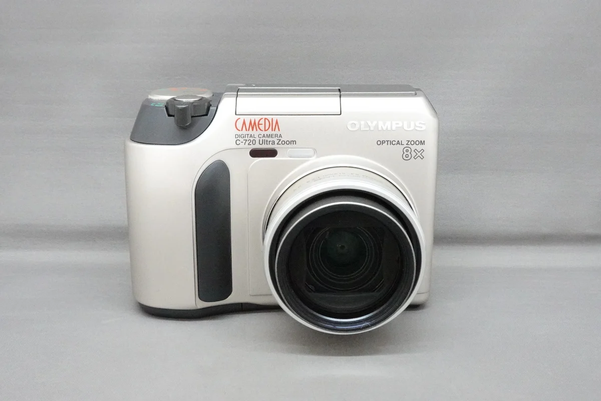 Olympus C-720UZ