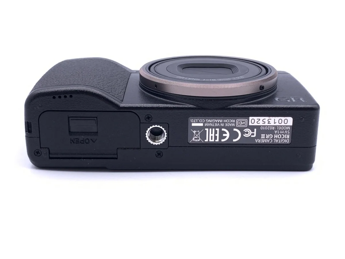 Ricoh GR III - Thumbnail 3