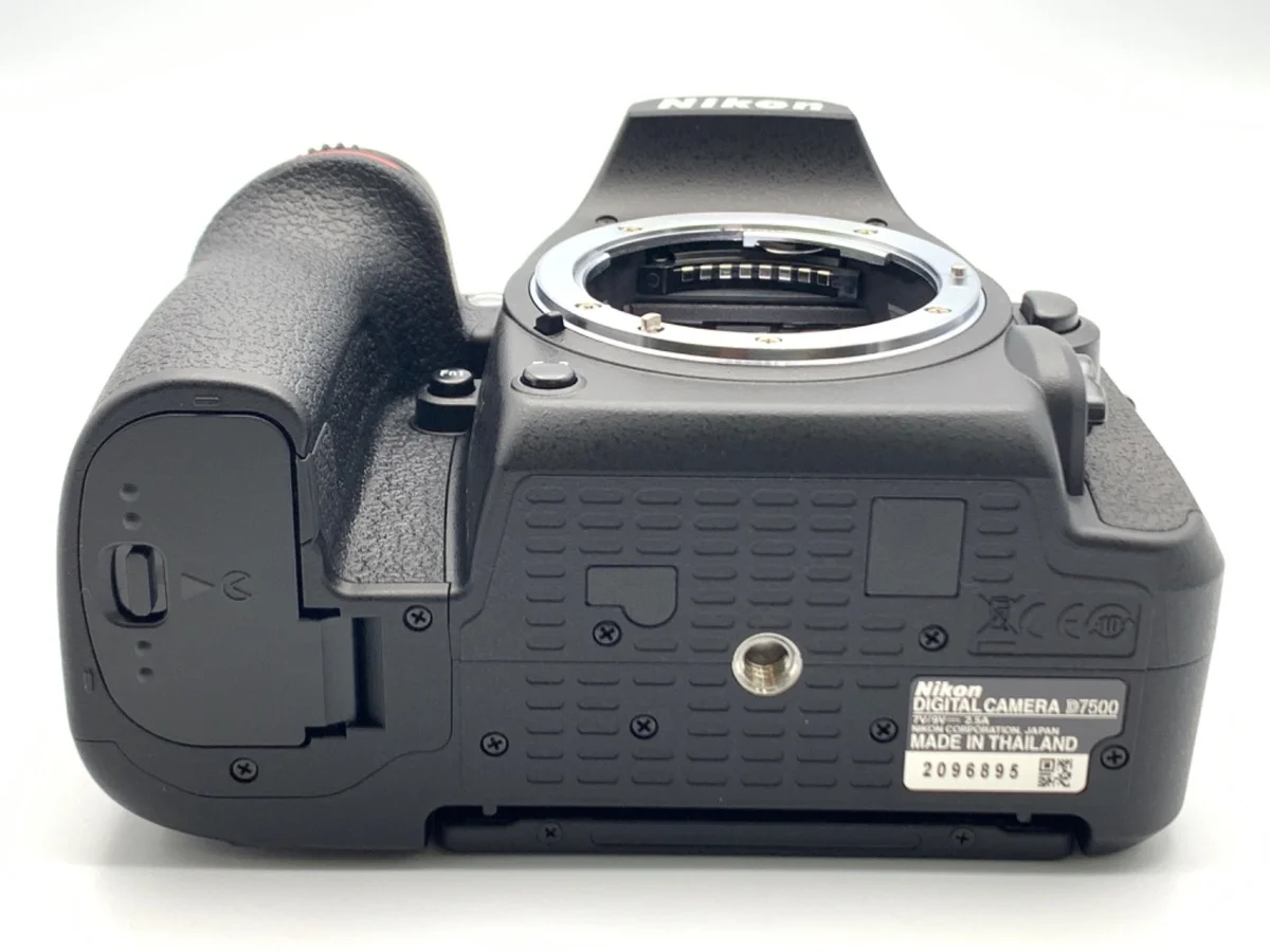 Nikon D7500 - Thumbnail 3