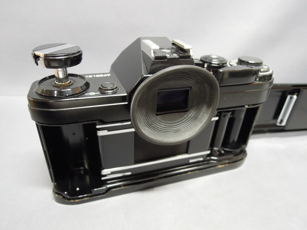 Canon AE-1 - Thumbnail 2