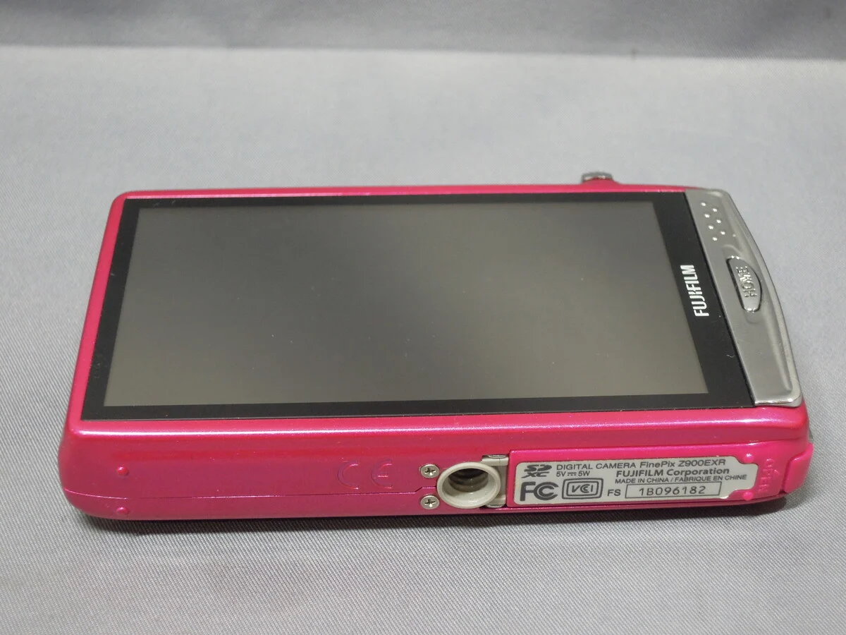 Fujifilm FinePix Z900EXR - Thumbnail 3