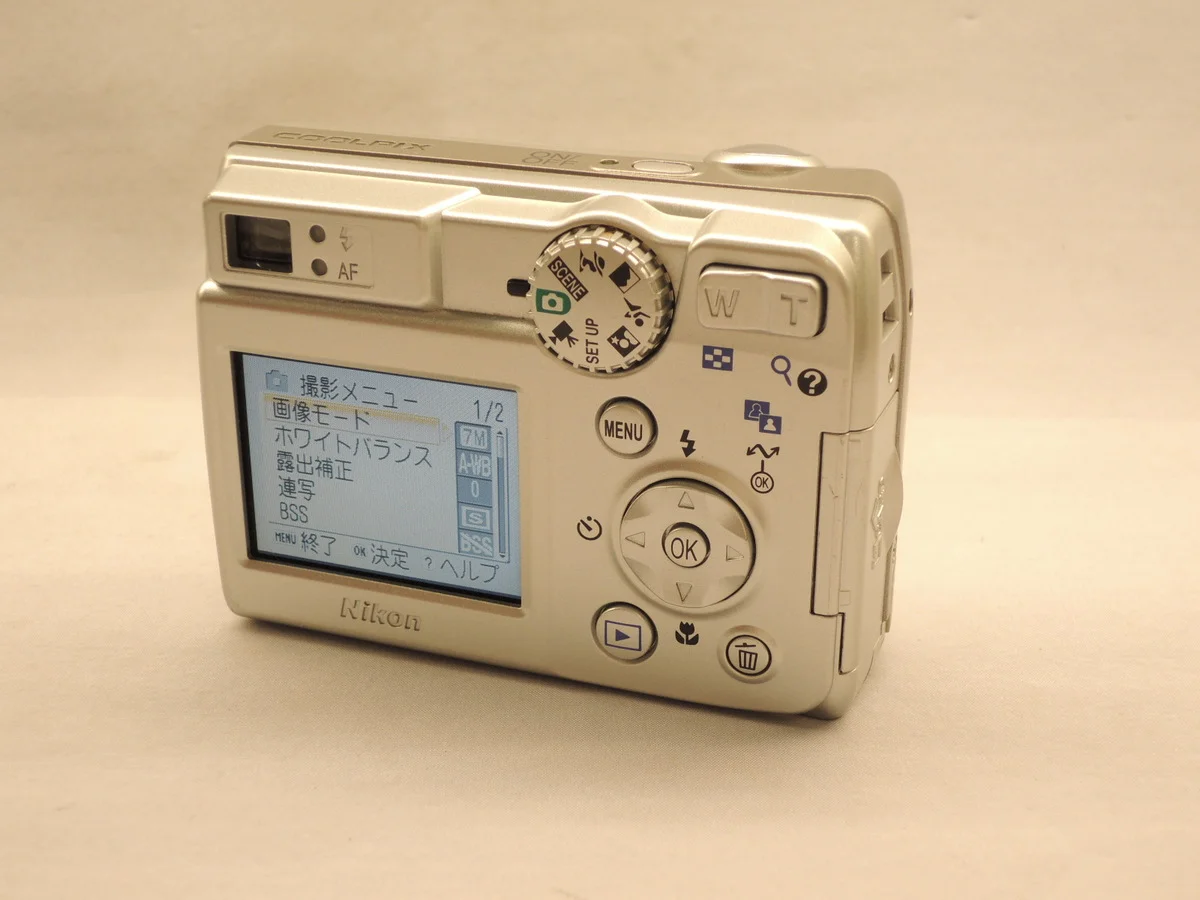 Nikon COOLPIX 7600 710 - Thumbnail 2