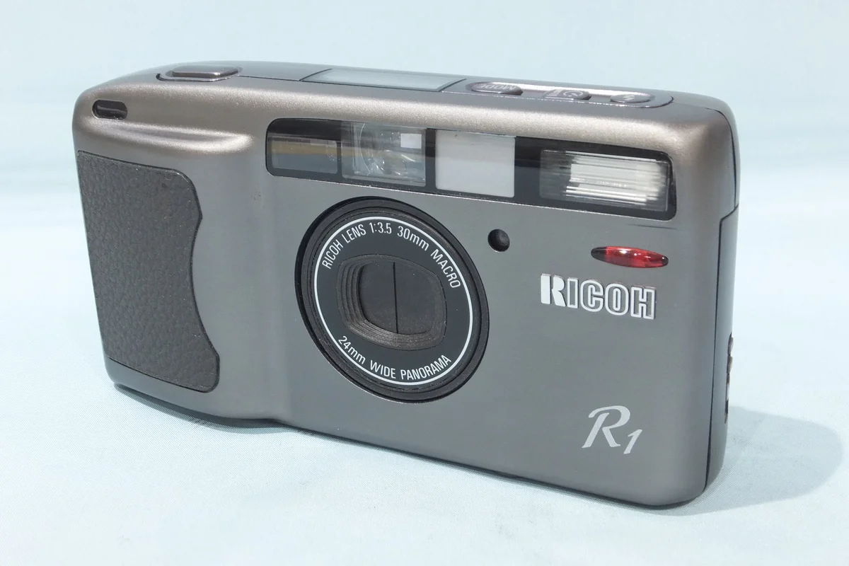 Ricoh R1(30mm F3.5/24mm F8)