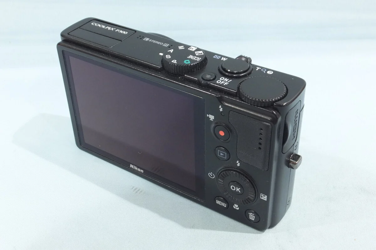 Nikon COOLPIX P300 - Thumbnail 2