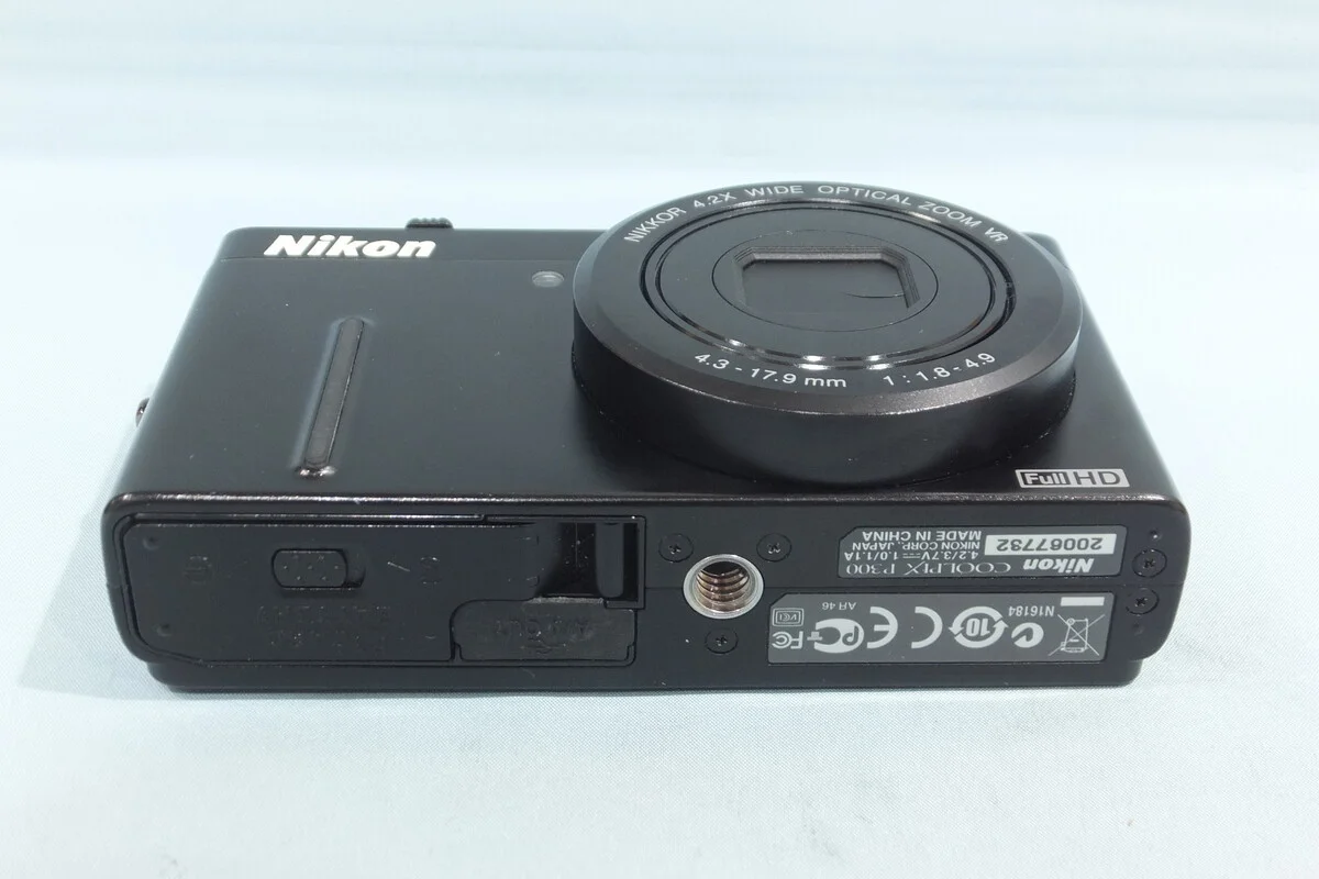 Nikon COOLPIX P300 - Thumbnail 3