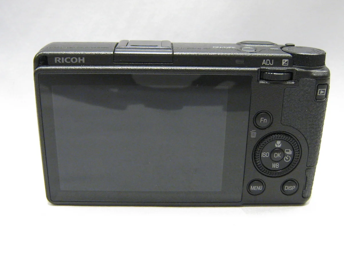 Ricoh GR III - Thumbnail 2