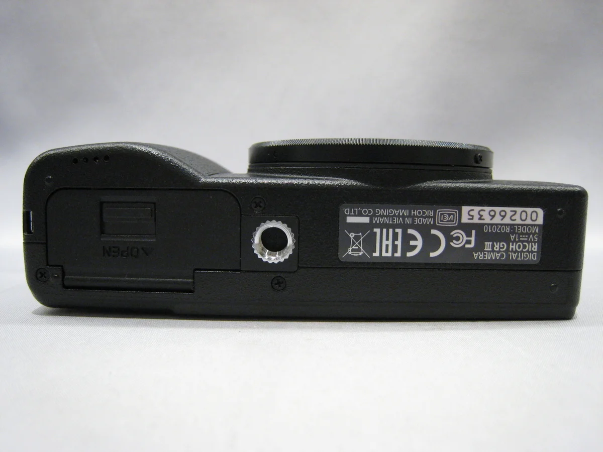 Ricoh GR III - Thumbnail 3