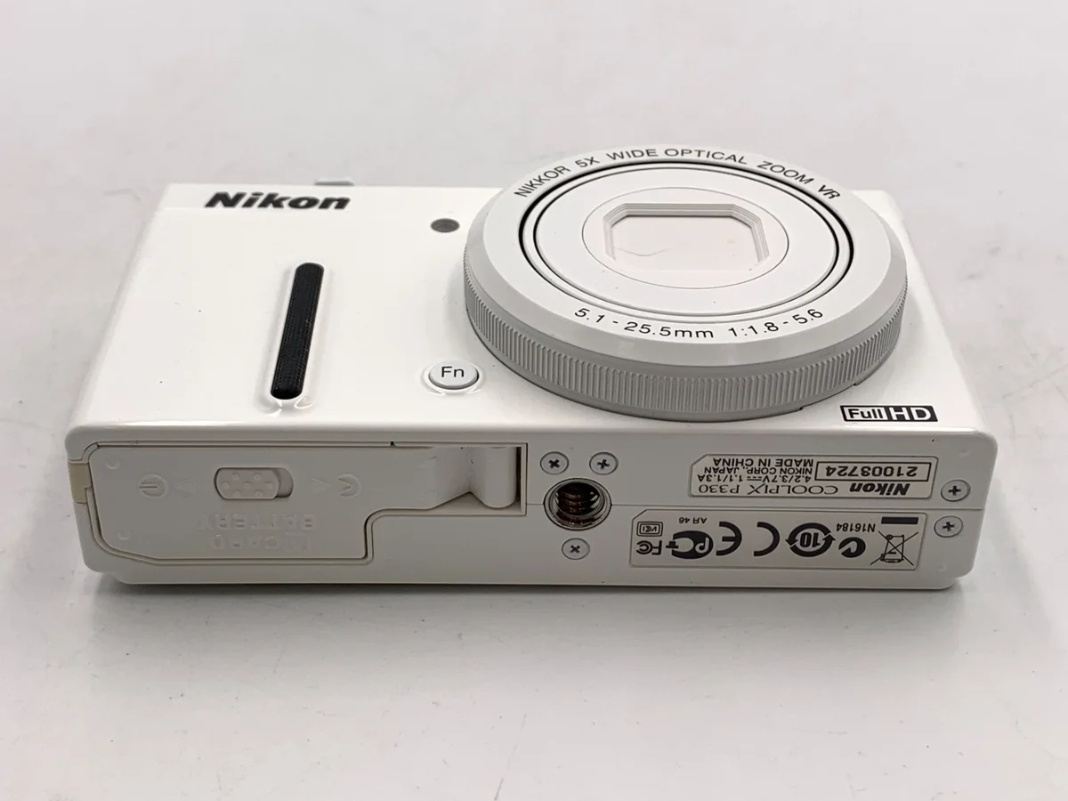 Nikon COOLPIX P330 WH - Thumbnail 3