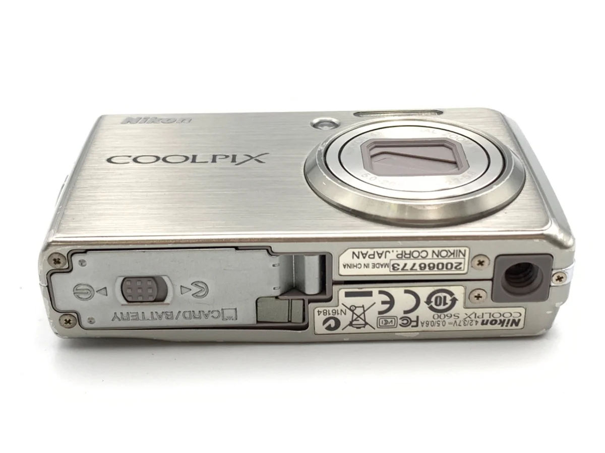 Nikon COOLPIX S600 - Thumbnail 3