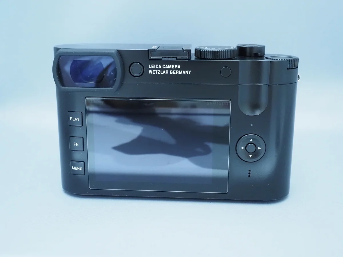 Leica Q2 Disney 100 Years of Wonder - Thumbnail 2