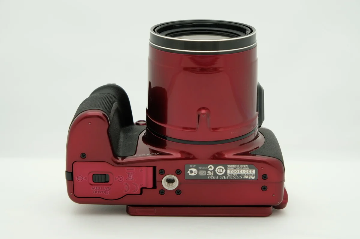 Nikon COOLPIX P520 RD - Thumbnail 3