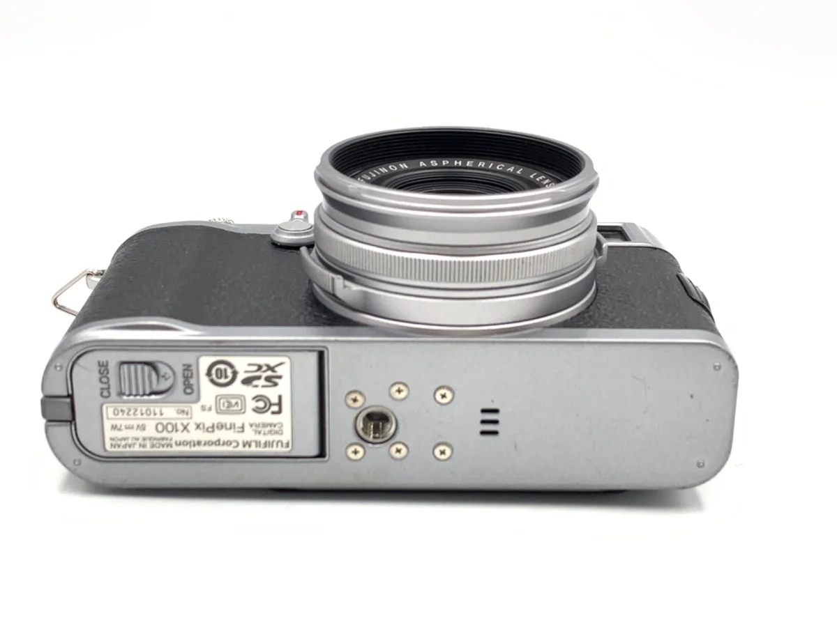 Fujifilm FinePix X100 - Thumbnail 3