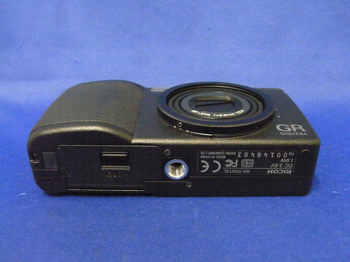 Ricoh GR DIGITAL - Thumbnail 3