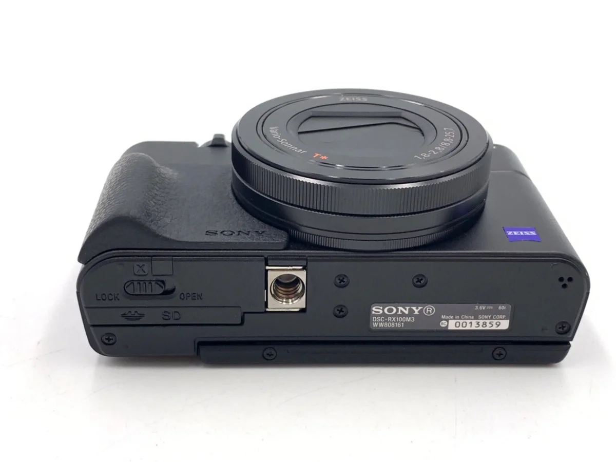 Sony Cyber-shot DSC-RX100M3 - Thumbnail 3