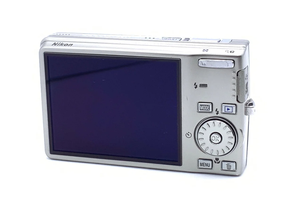 Nikon COOLPIX S600 - Thumbnail 2