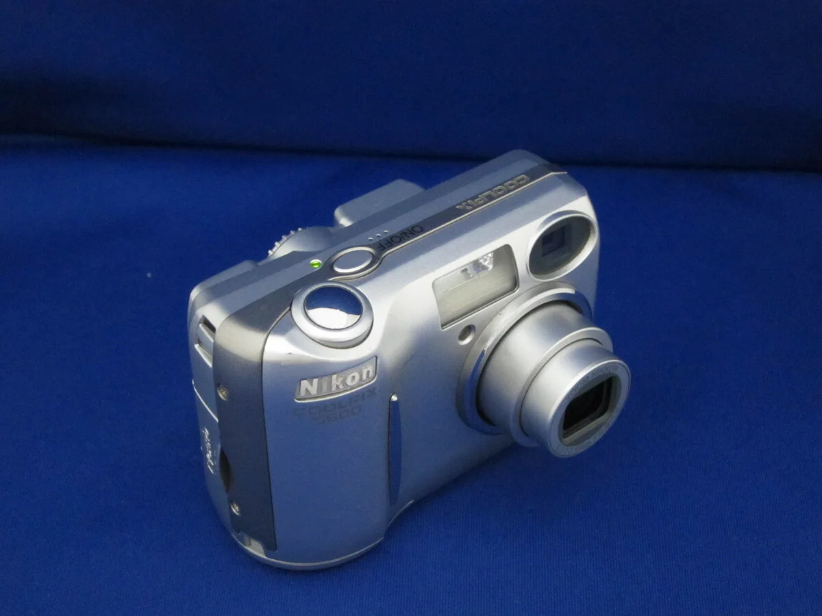 Nikon COOLPIX 5600 500 - Thumbnail 3