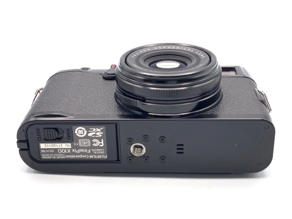 Fujifilm FinePix X100 Limited Edition - Thumbnail 3