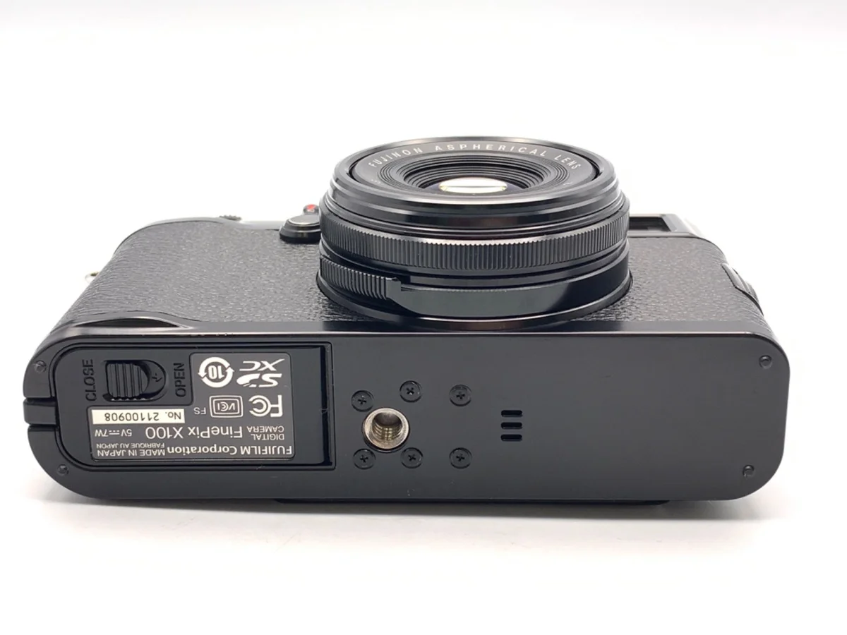 Fujifilm FinePix X100 Limited Edition - Thumbnail 3