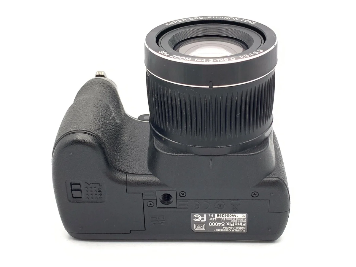 Fujifilm FinePix S4000 - Thumbnail 3