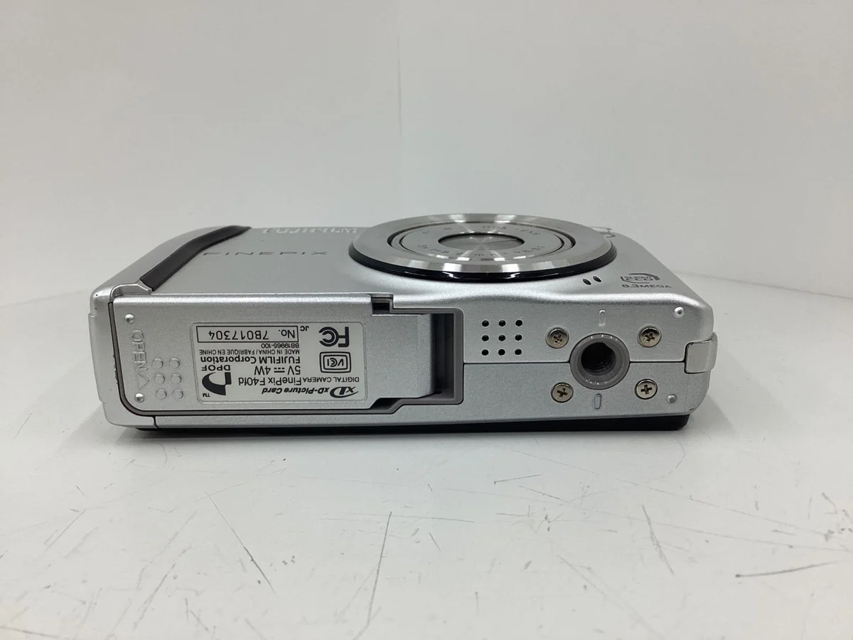 Fujifilm FinePix F40fd - Thumbnail 3