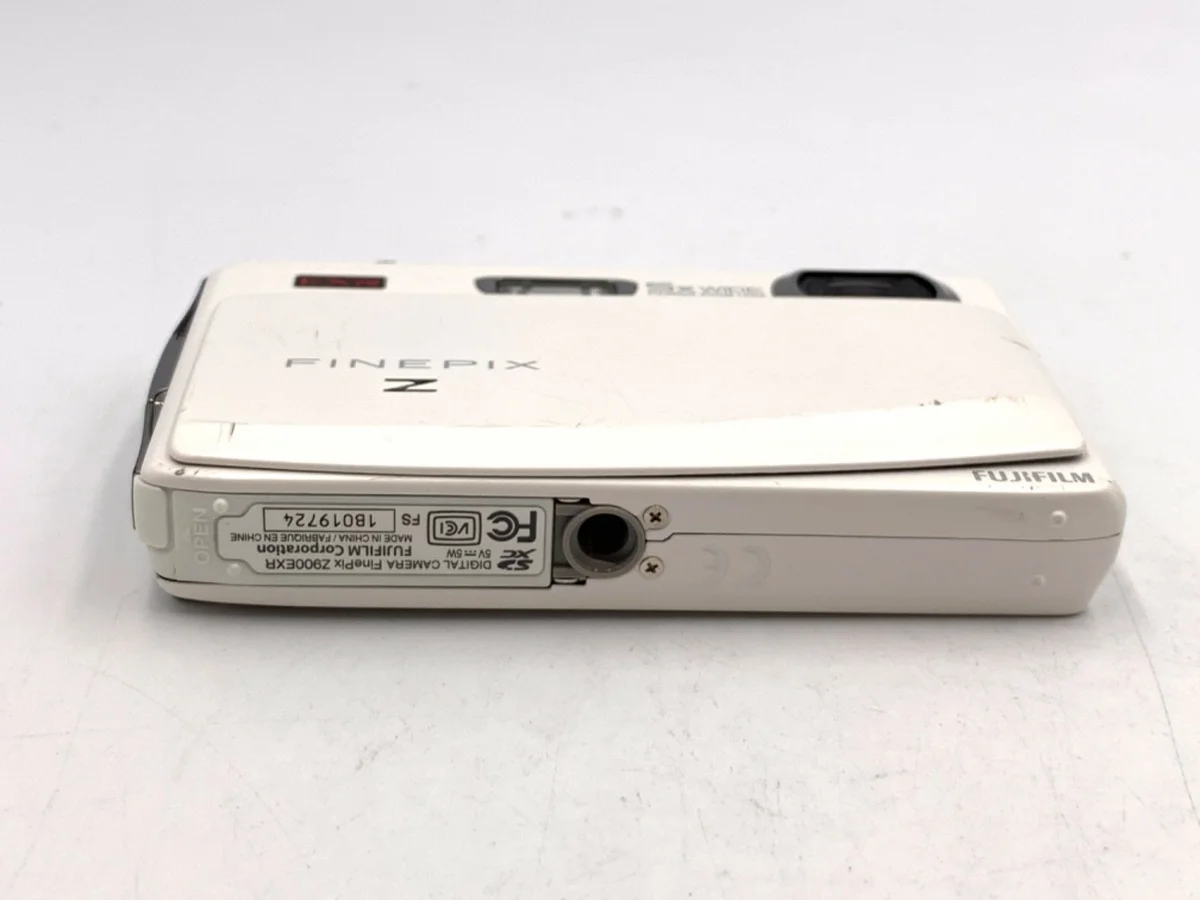 Fujifilm FinePix Z900EXR - Thumbnail 3
