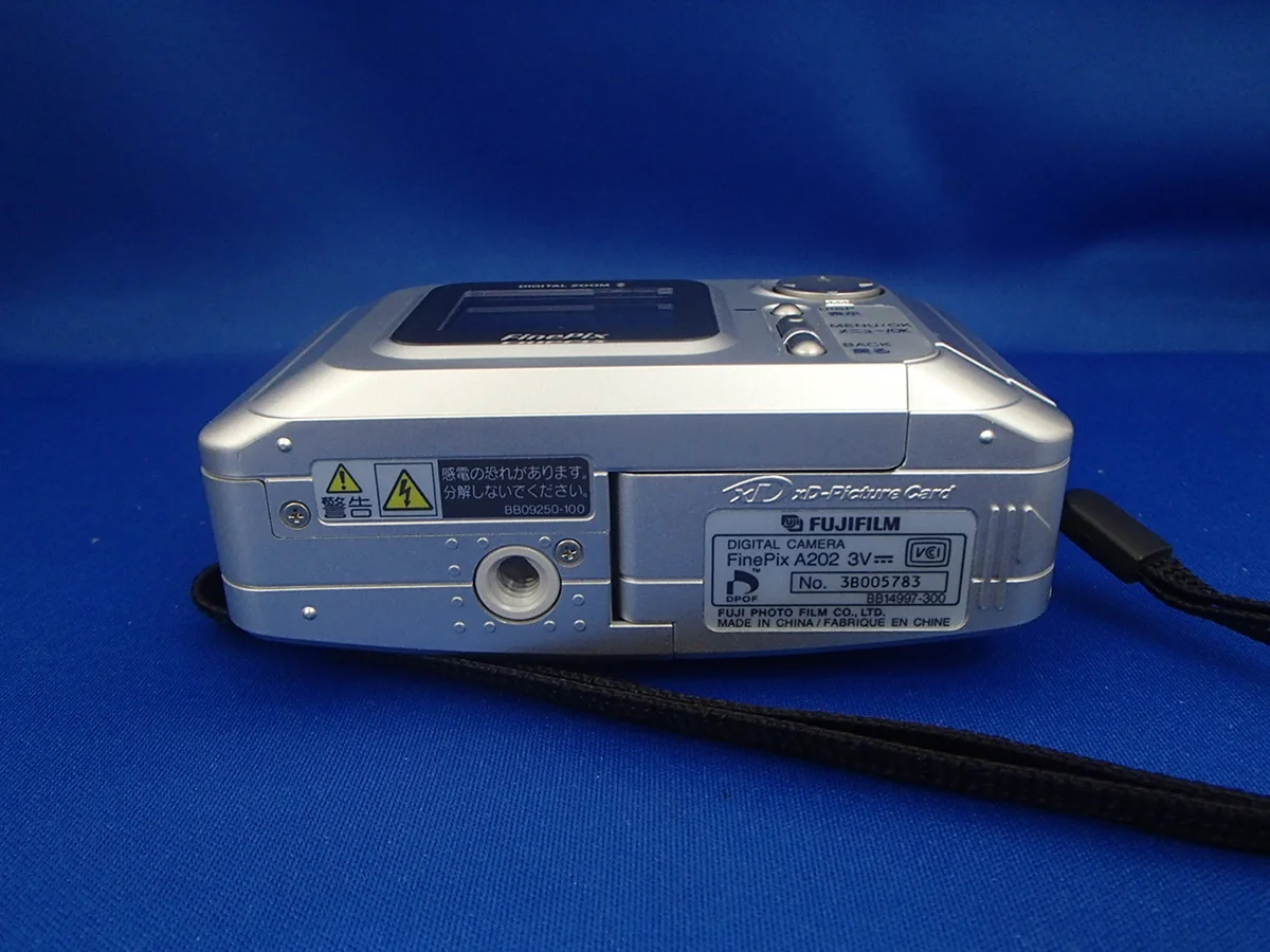 Fujifilm FinePix A202 200 - Thumbnail 3