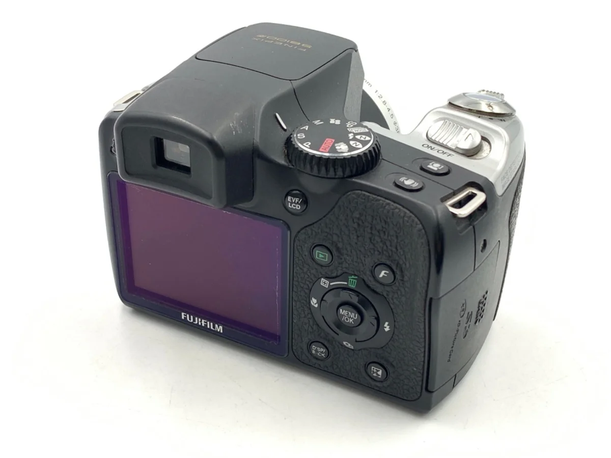 Fujifilm FinePix S8100fd - Thumbnail 2