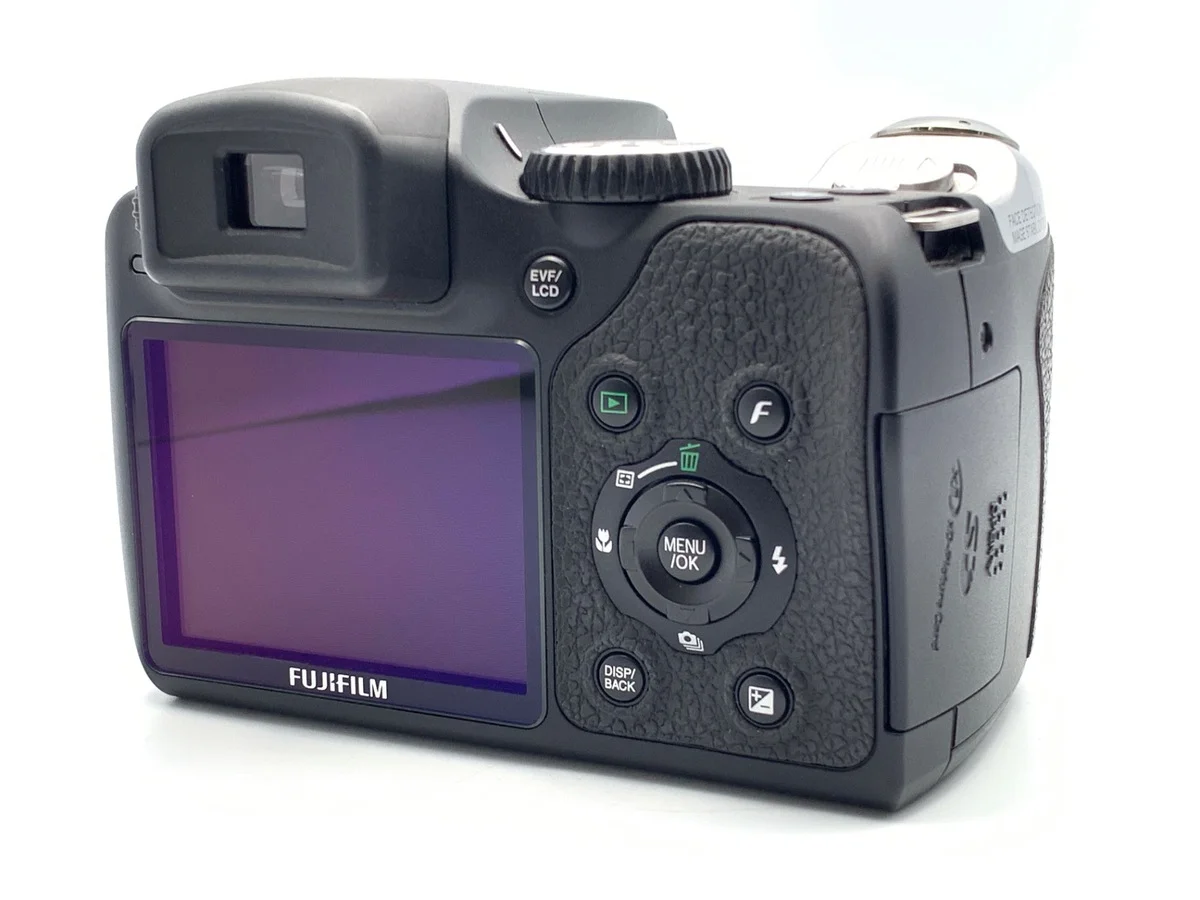 Fujifilm FinePix S8100fd - Thumbnail 2