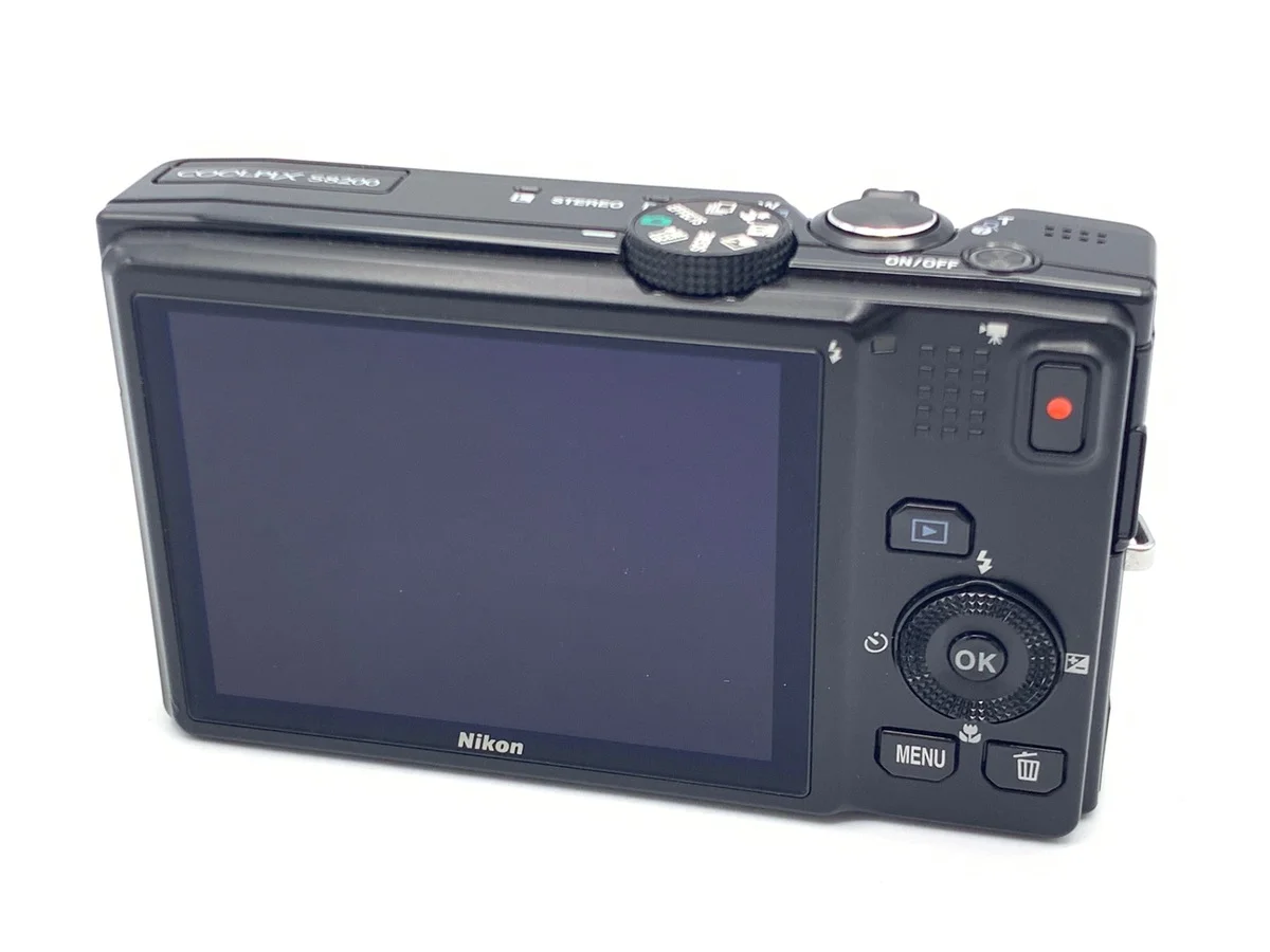 Nikon COOLPIX S8200 - Thumbnail 2